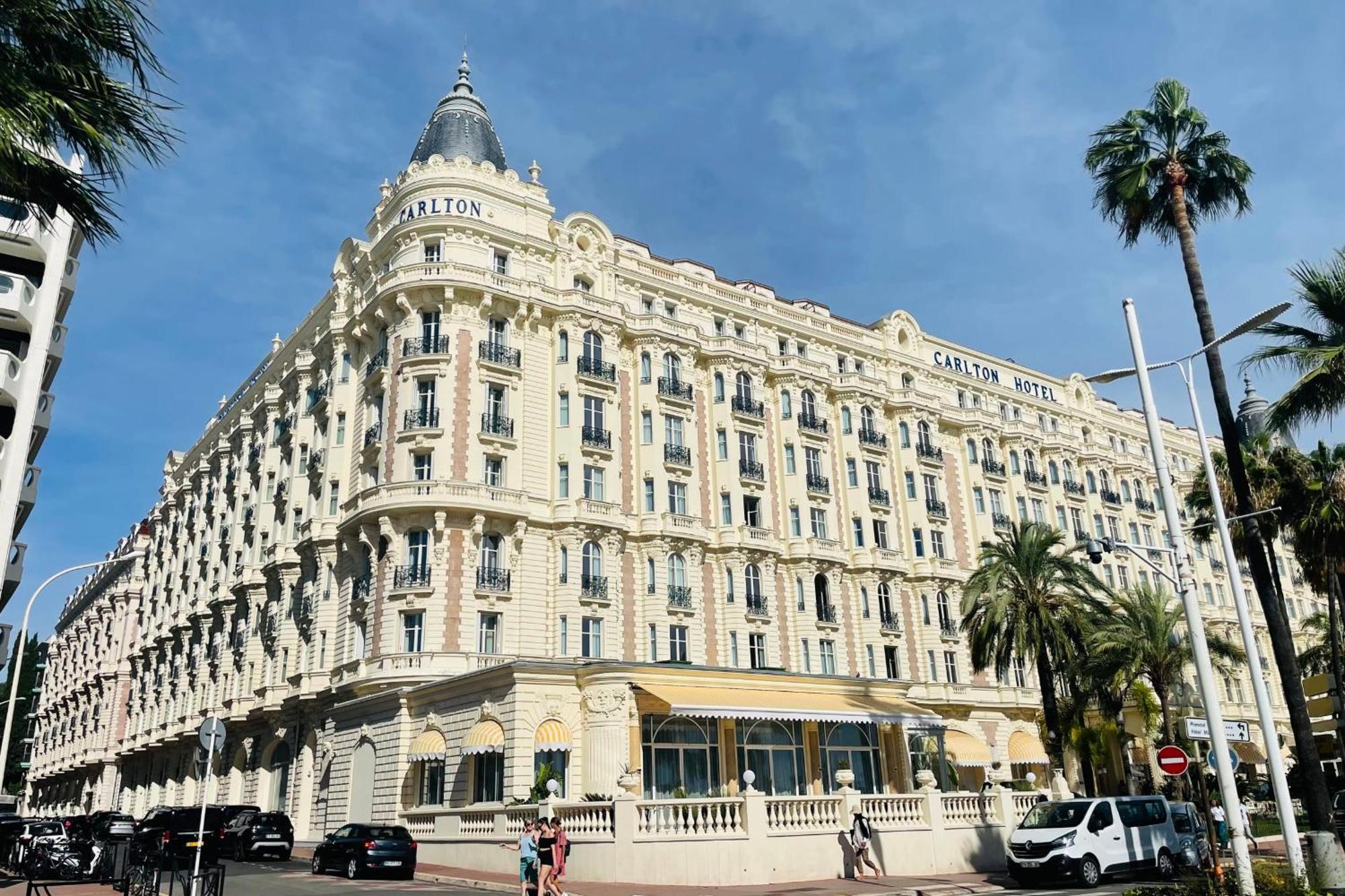 50 Shades Of Blue Modern & Stylish Croisette 2mn *
